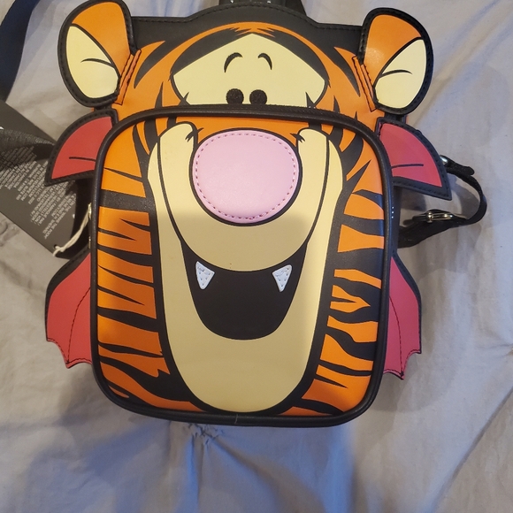 Loungefly Disney Winnie The Pooh Tigger Vampire Passport Crossbody Bag Cosplay - Picture 11 of 12